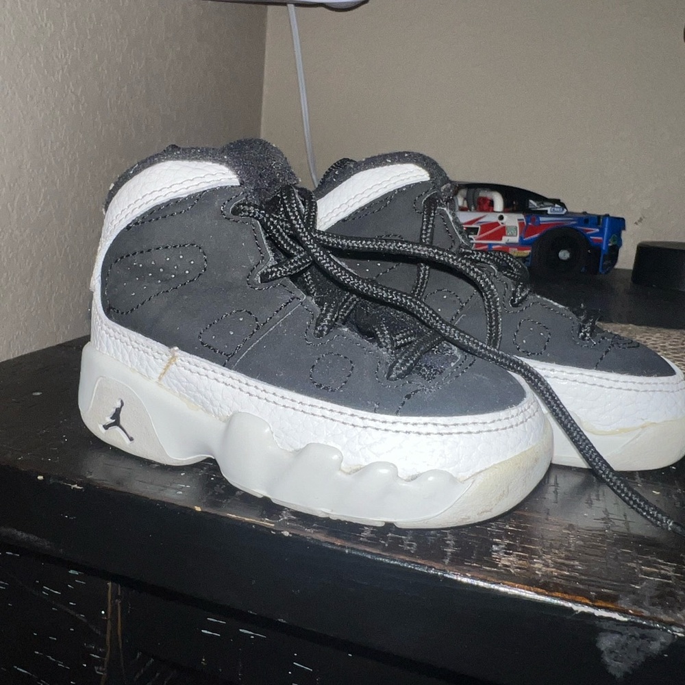 CHILD JORDANS